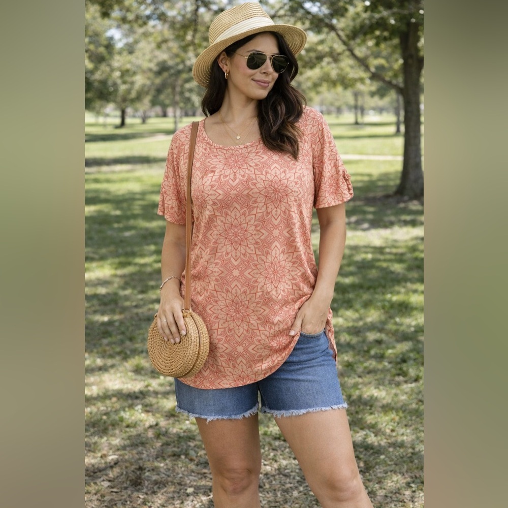 LuLaRoe Classic T 2XL Mandela Patterned in Pinks